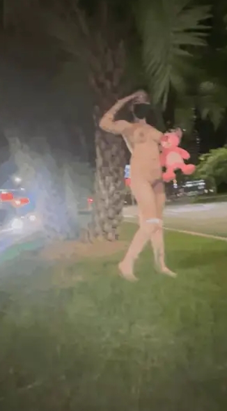 顶级露出天花板双人御姐-TonyJ和贝贝-全裸带着狗链 狗尾肛… [3v+1.6G]