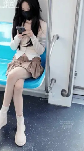 [犬九]偶遇学院超美学妹 跟踪偷拍 搭讪 深喉内射 上前搭讪.. [1v+1G]